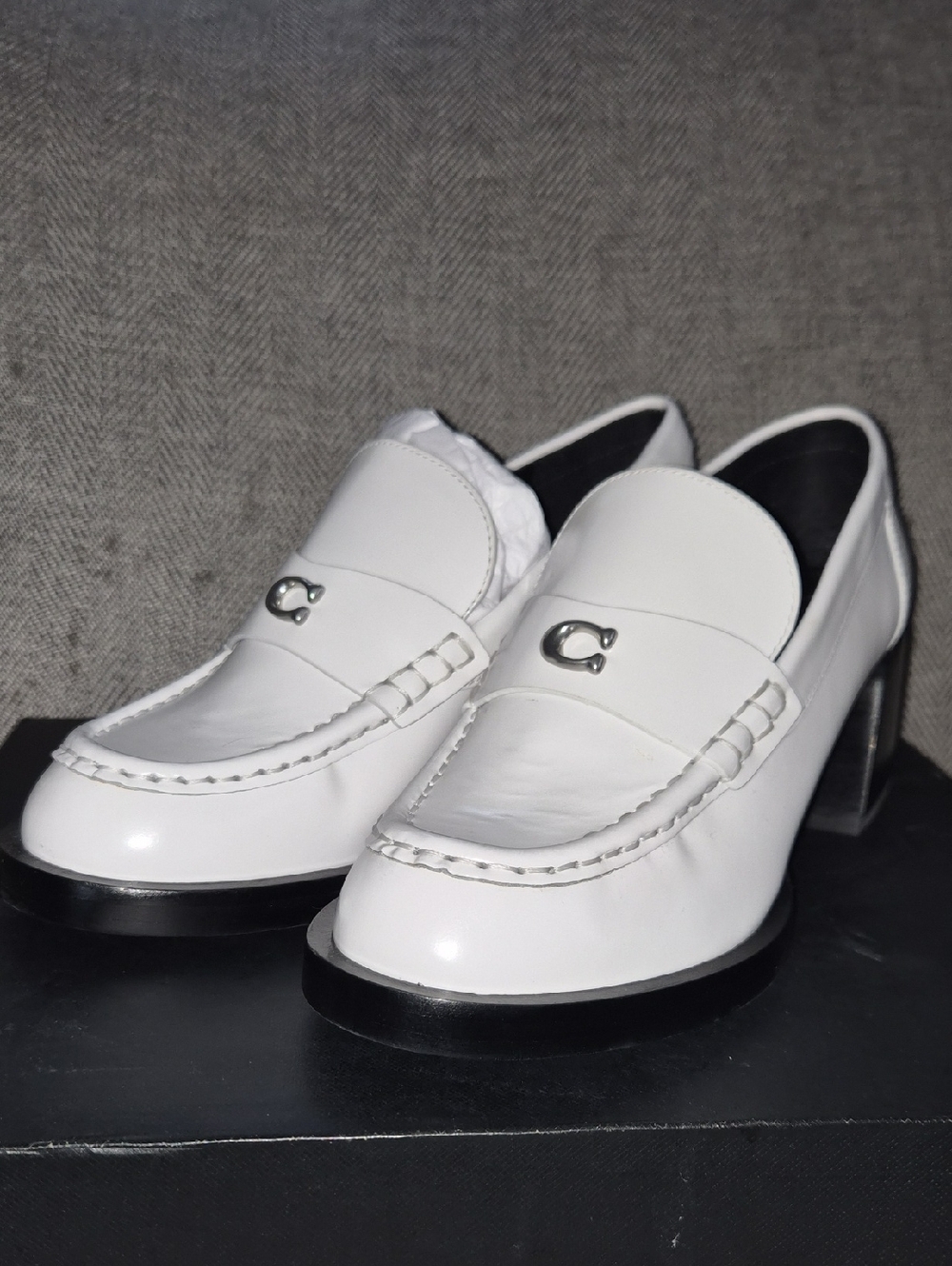 Coach White Leather Loafers Size 7 Narrow. This item is charming.